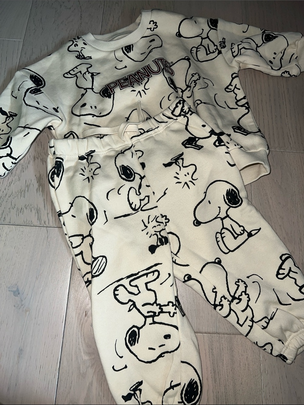 H&M- Peanuts Cream and Black Snoopy Kids Pajama Set
